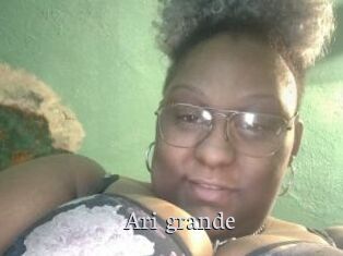 Ari_grande