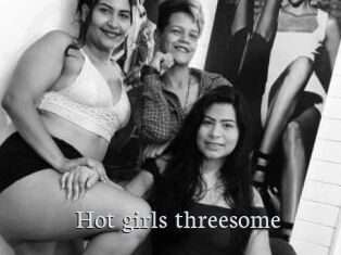 Hot_girls_threesome