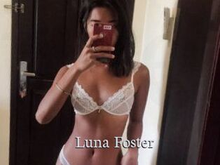 Luna_Foster