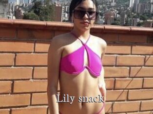 Lily_snack