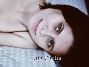 Mia_Curtis