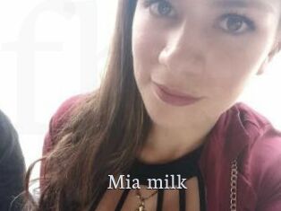 Mia_milk
