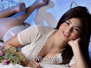 NiaDavis