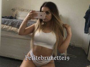 Petitebrunette19