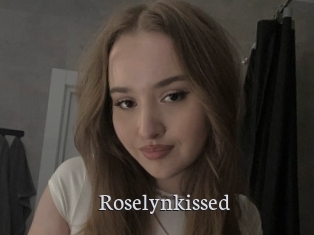 Roselynkissed